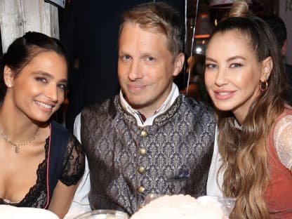 Amira und Oliver Pocher mit Sandy Meyer-Wölden auf dem Oktoberfest, 2022.