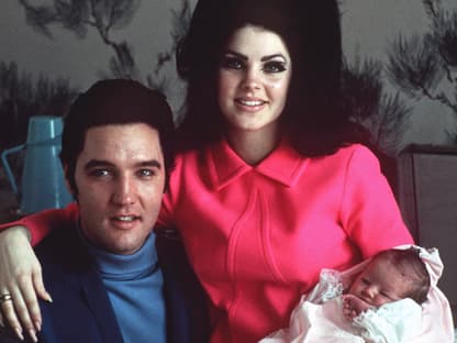 Elvis und Priscilla Presley mit Baby Lisa-Marie 1968