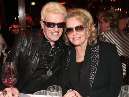 Heino und Hannelore mit Sonnenbrillen