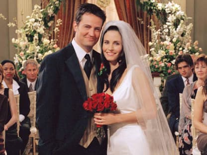 Matthew Perry als Chandler Bing und Courteney Cox als Monica Geller heiraten bei Friends