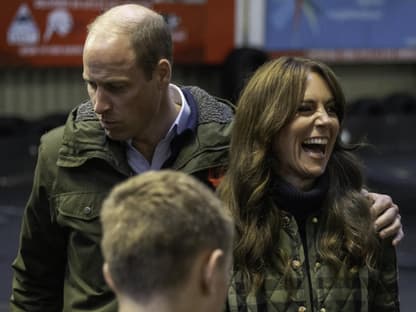 Prinz William und Prinzessin Kate lachen. 