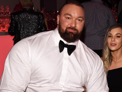 Thor Björnsson und Ehefrau Kelsey Henson auf einem Event