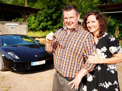 "Bauer sucht Frau" 2023: "Lamborghini-Bauer" Steffen und Hofdame Kathrin 