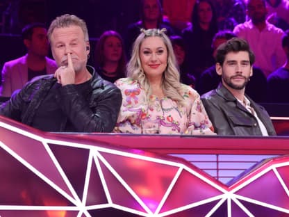 Jenke von Wilmsdorff, Ruth Moschner und Alvaro Soler bei "The Masked Singer"