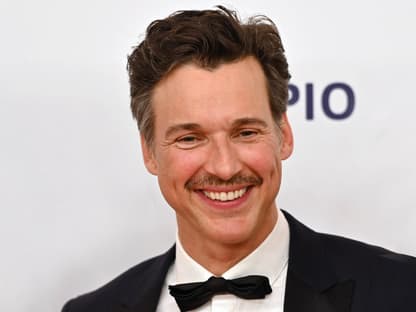 Florian David Fitz lächelt beim 48. Deutschen Filmball