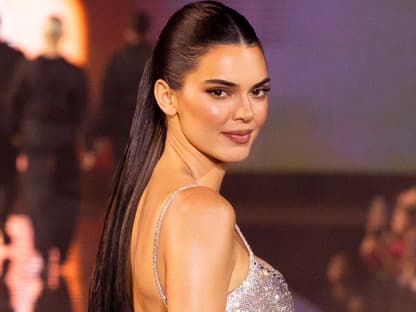 Kendall Jenner auf Laufsteg mit tollen Wimpern