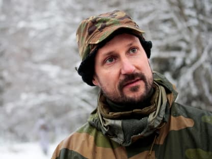 Kronprinz Haakon beim Militär. 