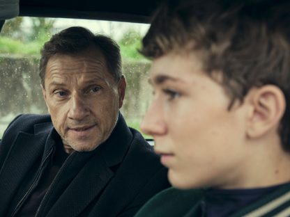 "Tatort: Zerrissen" aus Stuttgart: Thorsten Lannert (Richy Müller) Thorsten Lannert (Richy Müller) baut Vertrauen zu dem jungen David (Louis Guillaume) auf. 