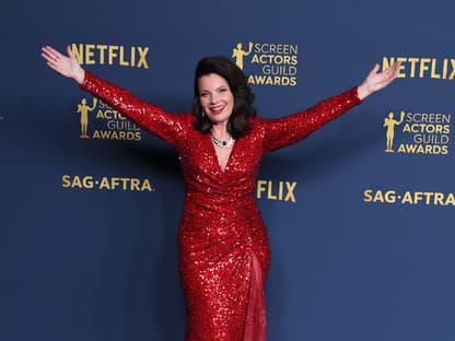 Fran Drescher im roten Kleid bei den SAG Awards 2024