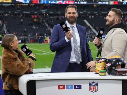 Jana Wosnitza, Sebastian Vollmer & Björn Werner bei einem NFL-Spiel