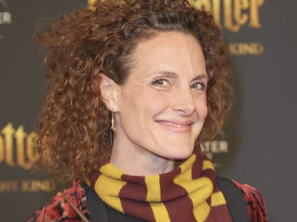 Schauspielerin Barbara Lanz lächelnd bei "Harry Potter und das verwunschene Kind"-Premiere 