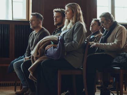 Michi, Paul und Alicia bei GZSZ während der Gerichtsverhandlung von Carlos