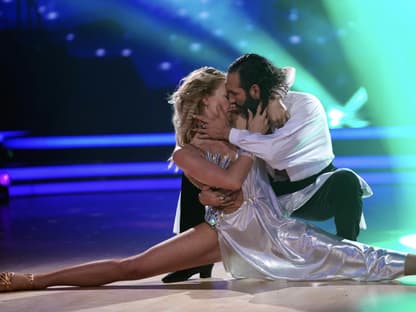 Lulu Lewe und Massimo Sinató tanzen bei "Let's Dance".