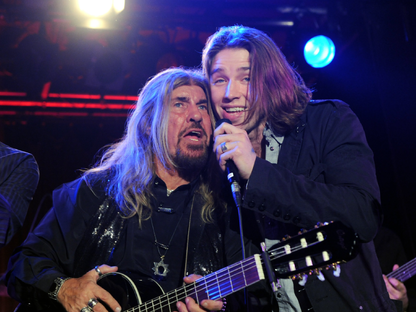 Abi und Gil Ofarim bei einem Auftritt, 2009