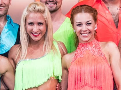 Kathrin Menzinger und Oana Nechiti bei "Let's Dance"