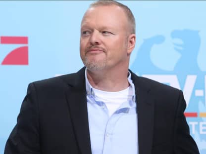 Stefan Raab guckt skeptisch zur Seite