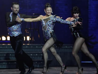 Vadim Garbuzov , Jana Wosnitza und Anastasia Stan tanzen