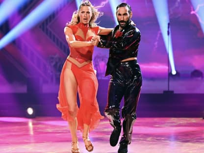 Lulu Lewe und Massimo Sinató tanzen ihren "Magic Moment" bei "Let's Dance".