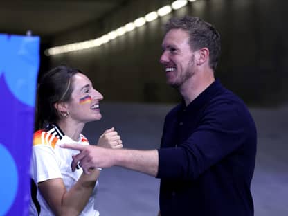 EM 2024: Deutschland - Schweiz - Julian Nagelsmann scherzt mit Lena Wurzenberger