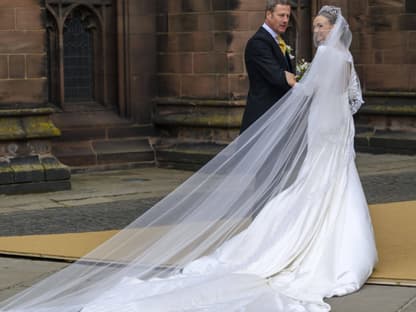 Olivia Henson mit ihrem Vater bei der Hochzeit von Hugh Grosvenor und Olivia Henson