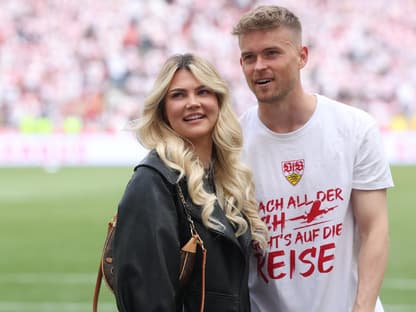 Maximilian Mittelstädt und Lea Prinz auf dem Fußballplatz