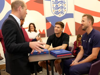 Prinz William mit Harry Kane und John Stones im Vorfeld der EM 2024 in Deutschland 