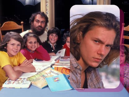 River Phoenix (†23) ernst als Erwachsener und mit seinen Eltern und Geschwistern, darunter Joaquin Phoenix