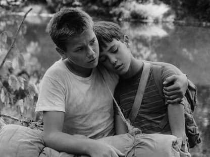 River Phoenix (†23) in "Stand By Me"