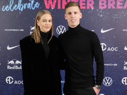 Laura Abla Schmitt und Fußballer Dani Olmo Arm in Arm