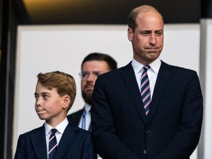 Prinz George und Prinz William gucken bedrückt beim EM-Finale 2024