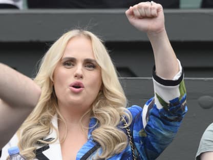 Rebel Wilson jubelt