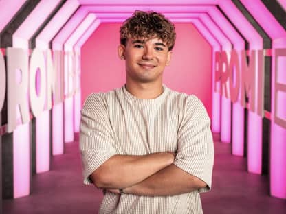 TikToker Sinan Moves lächelt bei "Promi Big Brother"