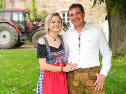 "Bauer sucht Frau" 2024: Manfred & Susanne - Diese Paare haben sich auf dem Scheunenfest gefunden