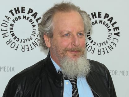 Daniel Stern schaut zur Seite