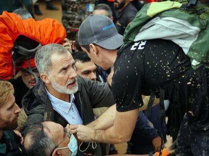 Felipe von Spanien inmitten der Proteste wegen Flutkatastrophe in Valencia