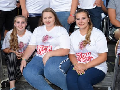 Loredana, Sarah-Jane & Sarafina Wollny sitzen nebeneinander