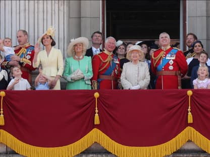 Britische Royals auf Balkon