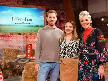 Anna Heiser und Gerald mit Inka Bause bei "20 Jahre Bauer sucht Frau - Das ganz große Wiedersehen"