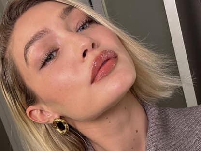 Gigi Hadid Selfie