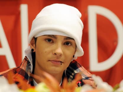 Tom Kaulitz mit weißer Mütze