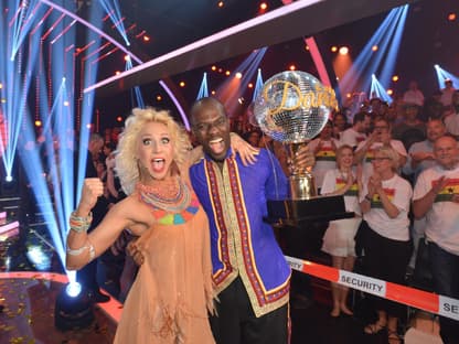 Hans Sarpei und Kathrin Menzinger nach ihrem "Let's Dance"-Sieg