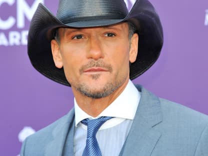 Ihr Ehemann Tim McGraw mag es lieber schlicht - aber der Cowboyhut darf natürlich nicht fehlen. Standesgemäß!