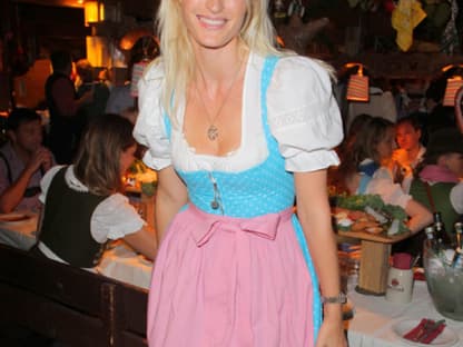 Ooops, peinlich! Petra Gessulat (Chefredakteurin Cosmopolitan) passiert ein kleiner Fauxpas auf den Wiesn ..