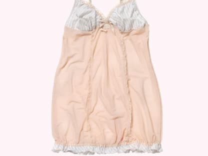 Top im Lingerie-Stil von 
Benetton, ca. 30 Euro