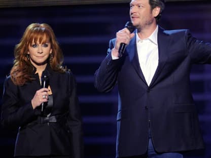 Reba McEntire und Blake Shelton führten gemeinsam durch den Country-Abend