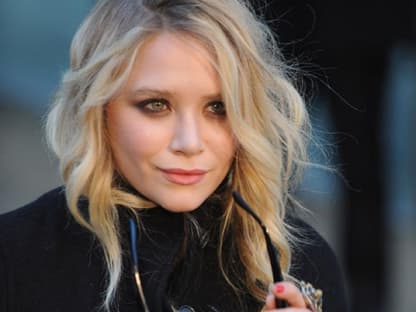 Mary-Kate Olsen reiste extra nach London, um sich von den neuen Trends inspirieren zu lassen. Sie und ihre Zwillingsschwester Ashley besitzen bereits ein eigenes Modelabel