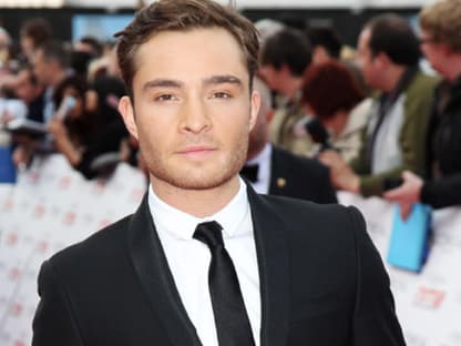 Dem Briten Ed Westwick wurde die Ehre zu teil, Laudator für einen Award zu sein