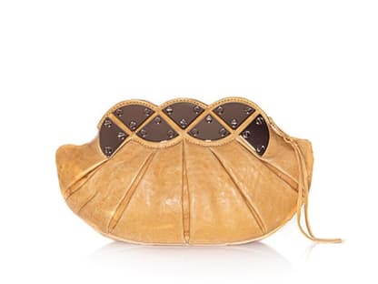 Edel: Clutch, 100 % Leder von Kaviar Gauche, ca. 429 Euro.
Erhältlich über quartier-deluxe.com