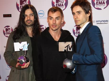 Tomo Milicevic, Shannon Leto, Jared Leto von "30 Seconds to Mars" freuen sich über ihre Auszeichungen ("Beste Alternative Band" und für den besten Auftritt in der MTV-Show "World Stage")