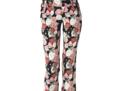 Popstar Katy Perry trug die geblümte Capri-Pants von Alice + Olivia zur niedlichen Bluse, ca. 150 Euro